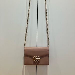 Gucci GG Marmont Chain Wallet Dusty Rose Leather with Gold Chain